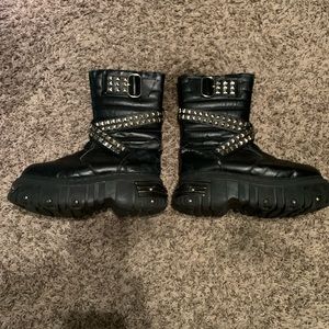 Anarchic size 5 boots